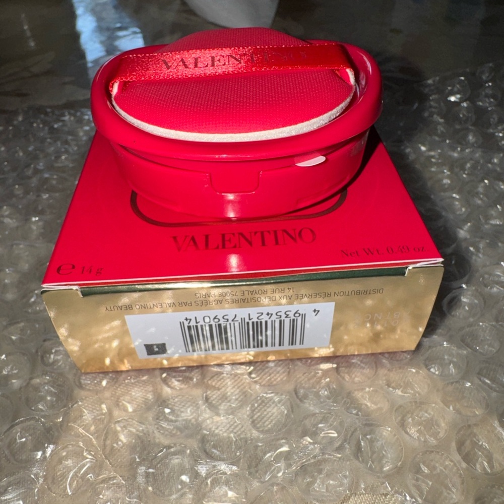 Valentino Radiant Foundation